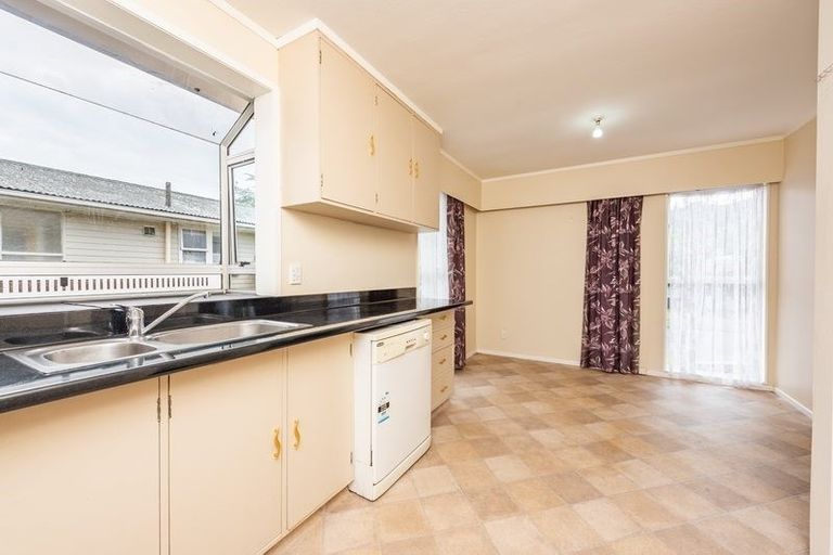 Photo of property in 44 California Drive, Totara Park, Upper Hutt, 5018