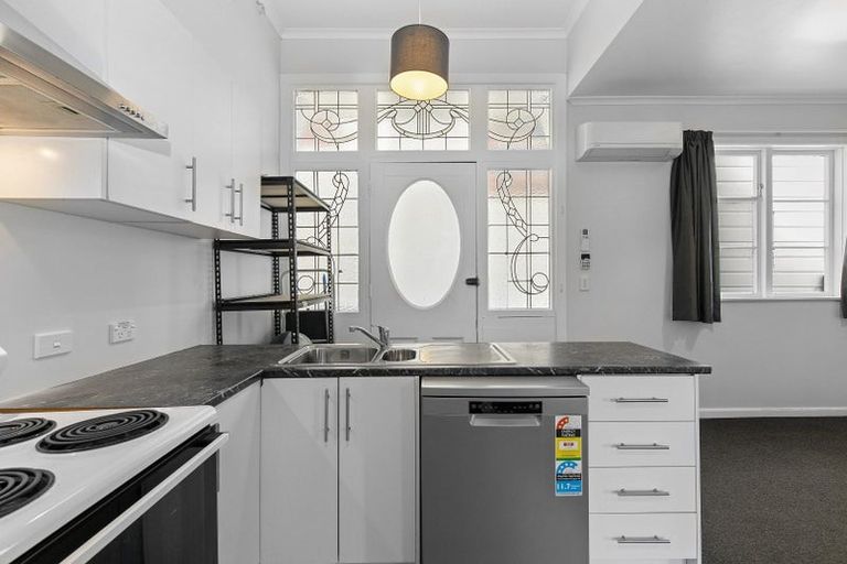 Photo of property in 262 The Terrace, Te Aro, Wellington, 6011