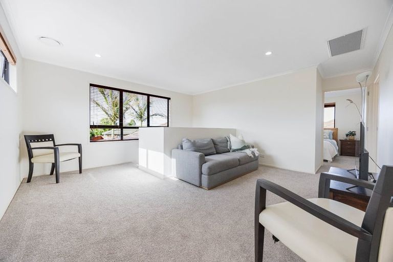 Photo of property in 22 Ballymore Drive, Pinehill, Auckland, 0632