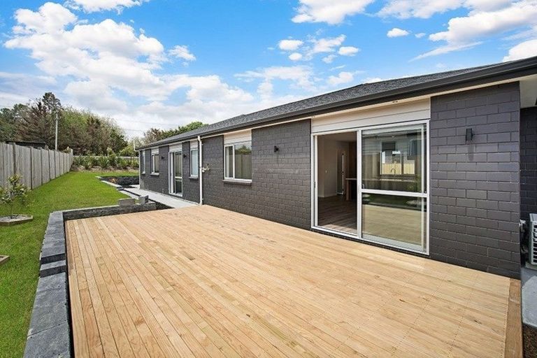 Photo of property in 75d Twin Parks Rise, Papakura, 2582