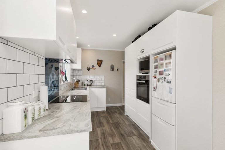 Photo of property in 44 Churton Crescent, Taita, Lower Hutt, 5011