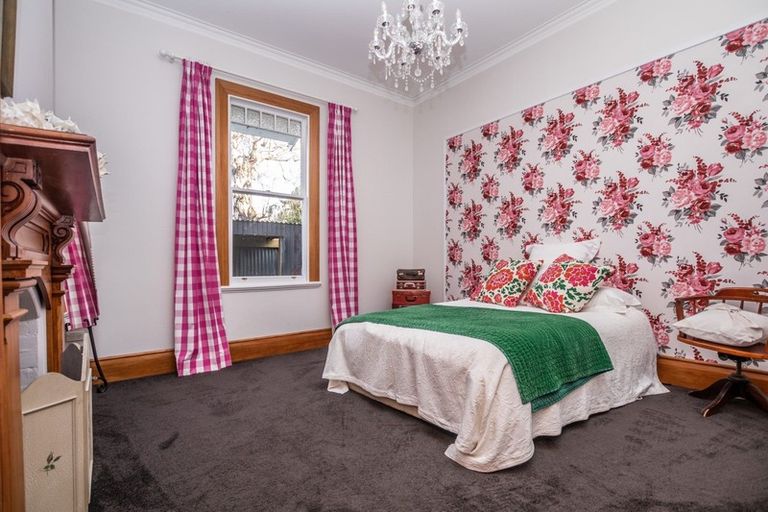 Photo of property in 1 Mary Street, Winton, 9720