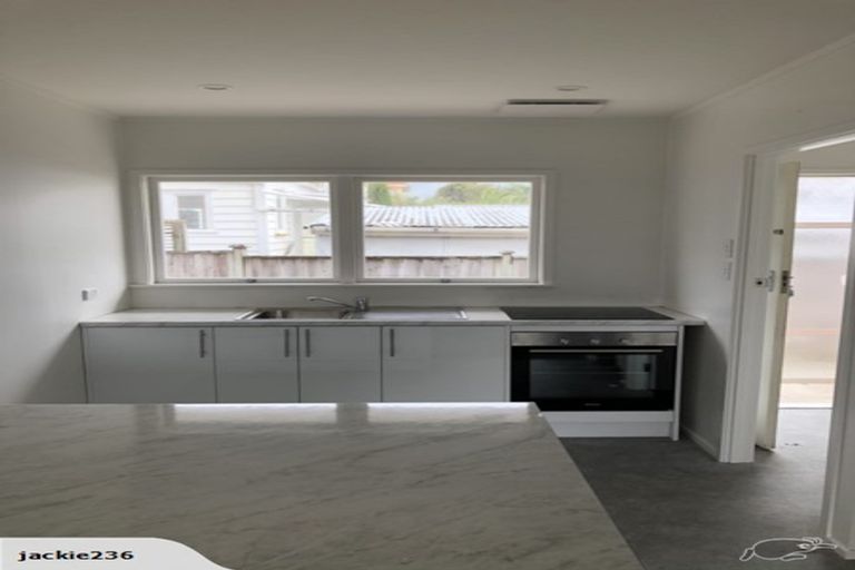 Photo of property in 3/2 Wicklow Road, Narrow Neck, Auckland, 0622