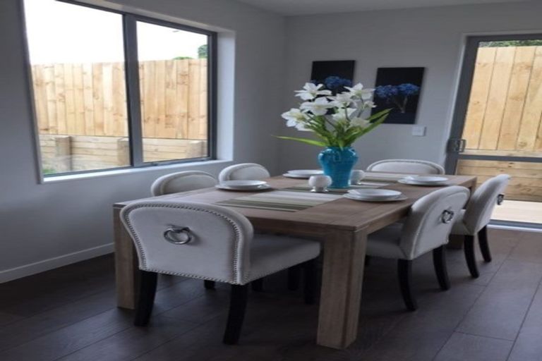 Photo of property in 615 Glenfield Road, Totara Vale, Auckland, 0629