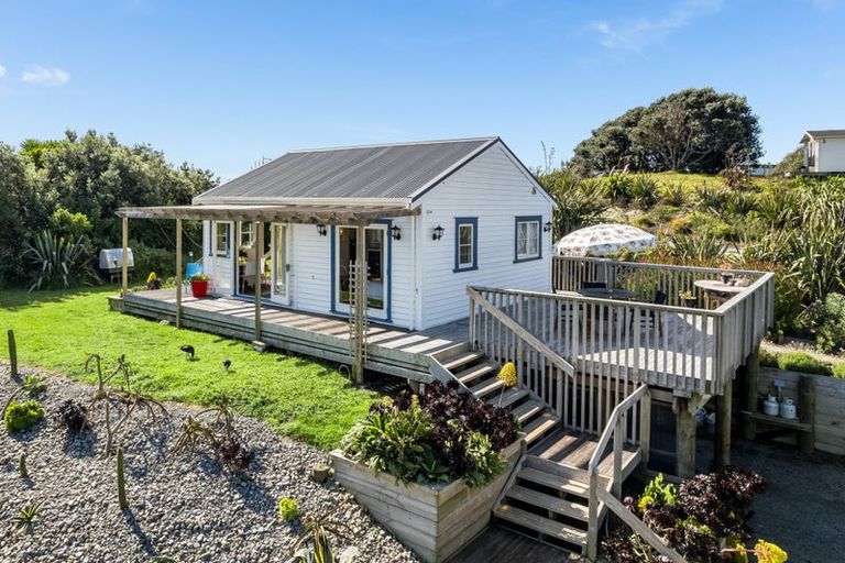 Photo of property in 106 Paetawa Road, Peka Peka, Waikanae, 5391