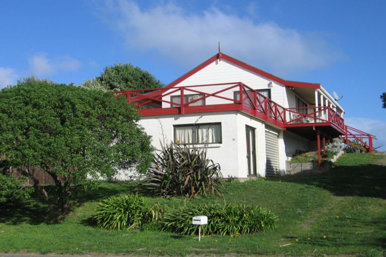 Photo of property in 14 Waiheke Street, Waikanae Beach, Waikanae, 5036