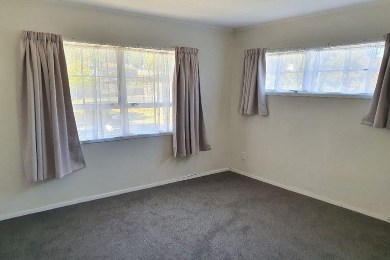 Photo of property in 33 Claverdon Drive, Massey, Auckland, 0614