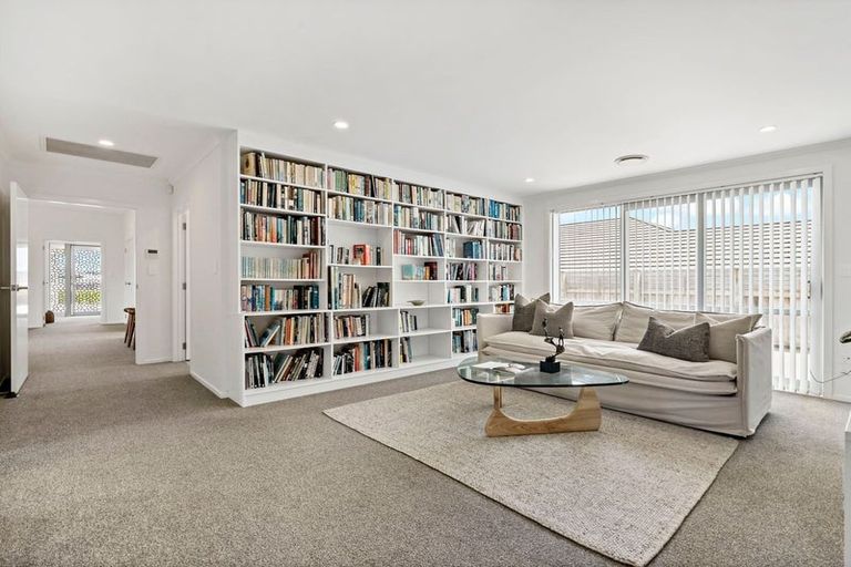 Photo of property in 21 Eric Farley Drive, Kumeu, 0810