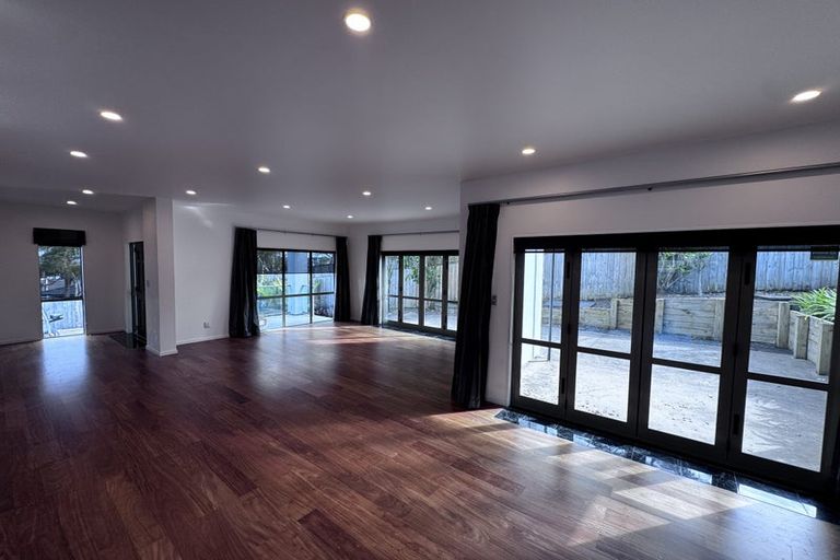 Photo of property in 28 Ballymore Drive, Pinehill, Auckland, 0632