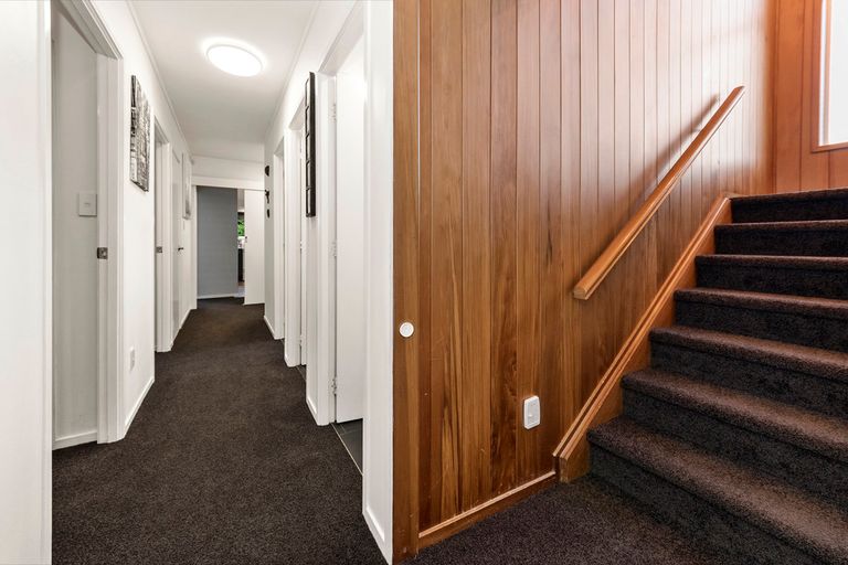 Photo of property in 19 Wirihana Road, Titirangi, Auckland, 0604