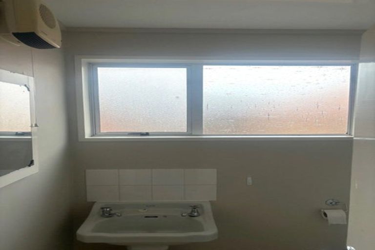 Photo of property in 8 Auburn Avenue, Upper Riccarton, Christchurch, 8041