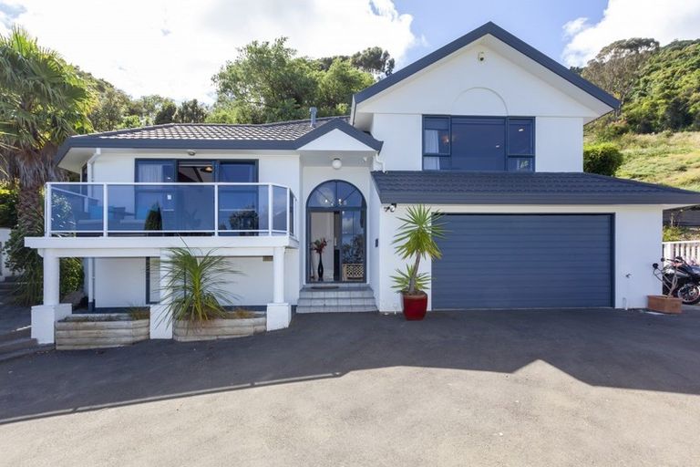 Photo of property in 83 Kakariki Grove, Waikanae, 5036