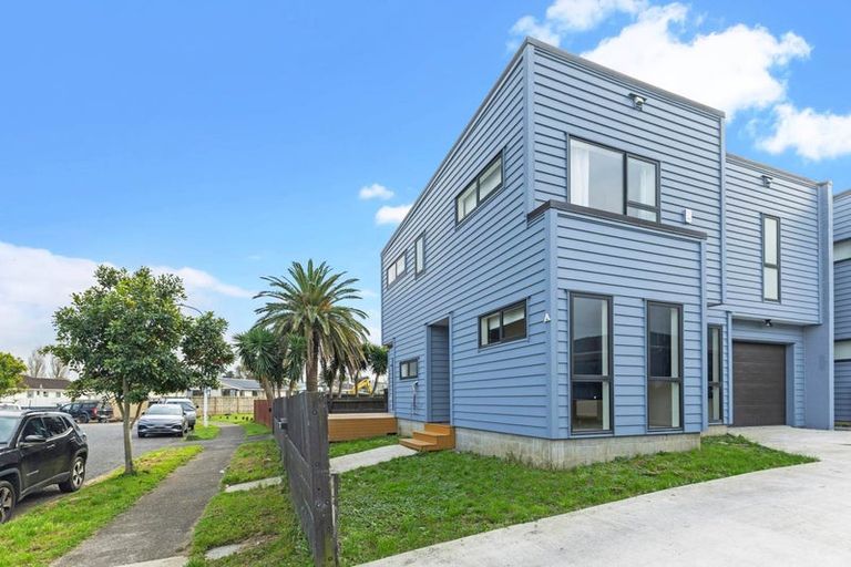 Photo of property in 52a Convair Crescent, Mangere, Auckland, 2022