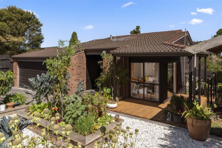 Photo of property in 12 Kaihu Street, Northcote, Auckland, 0627