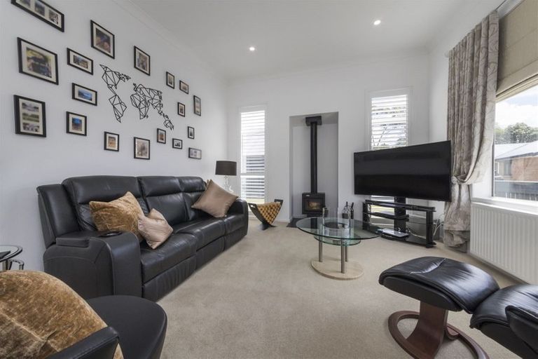 Photo of property in 5 Butler Place, Fitzherbert, Palmerston North, 4410