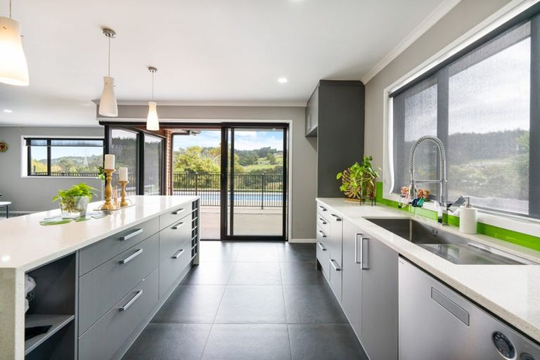 Photo of property in 165b Oraha Road, Kumeu, 0892