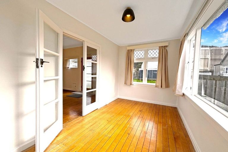 Photo of property in 39 Happy Valley Road, Owhiro Bay, Wellington, 6023