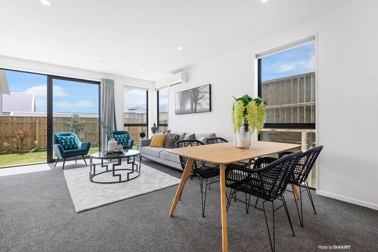 Photo of property in 1/62 Spenmoor Street, Newlands, Wellington, 6037