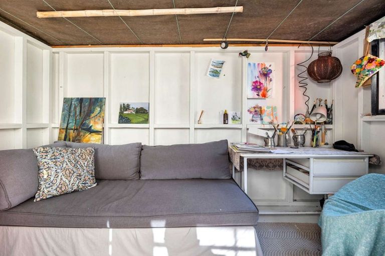 Photo of property in 16 Rangiwhea Road, Waiuku, 2123