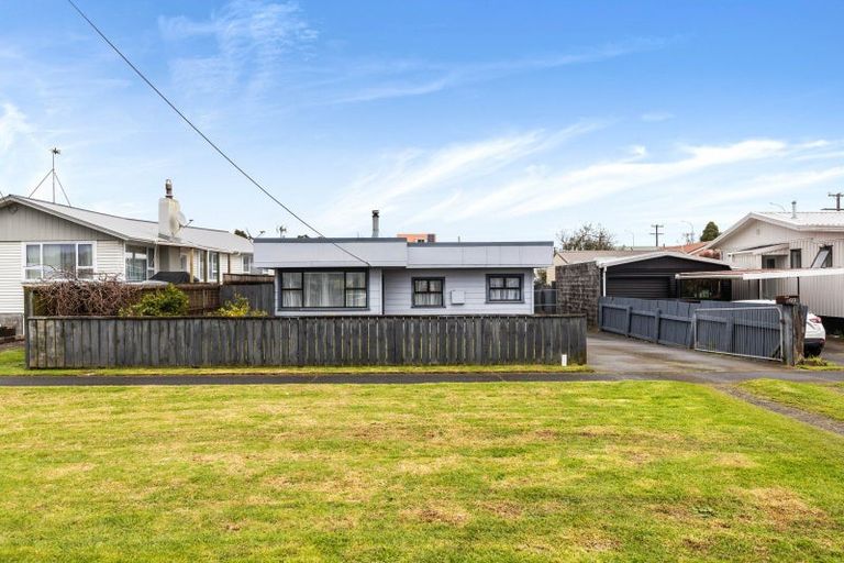 Photo of property in 69 Domett Street, Waitara, 4320