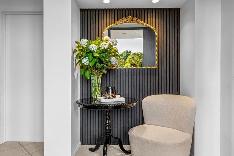 Photo of property in 100 Gardiners Road, Harewood, Christchurch, 8051