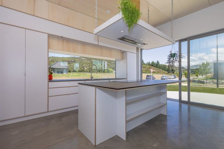 Photo of property in 6 Pounamu Avenue, Albert Town, Wanaka, 9305
