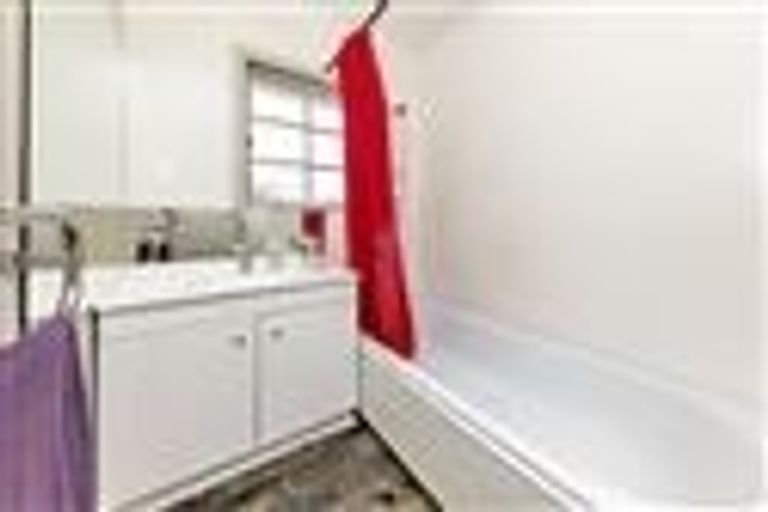 Photo of property in 8 Cargill Street, Papakura, 2110