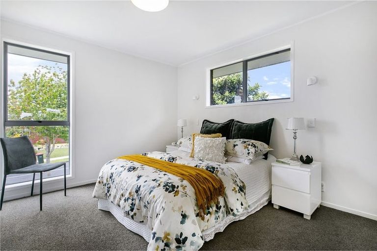 Photo of property in 87 Beechdale Crescent, Pakuranga Heights, Auckland, 2010