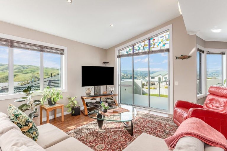 Photo of property in 3 Pendennis Point, Camborne, Porirua, 5026