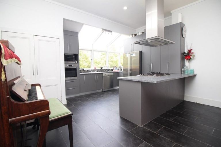 Photo of property in 3 Wattle Street, New Lynn, Auckland, 0600