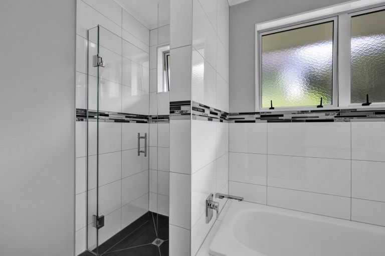 Photo of property in 42 Seaview Road, Marfell, New Plymouth, 4310