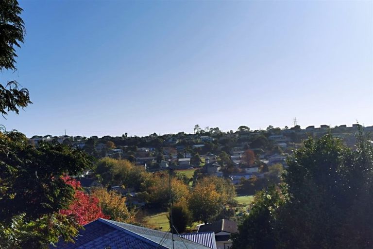 Photo of property in 2/13 Helicon Place, Totara Vale, Auckland, 0629