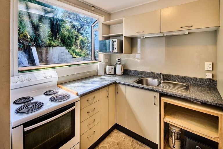 Photo of property in 1/102 Sutherland Road, Melrose, Wellington, 6023