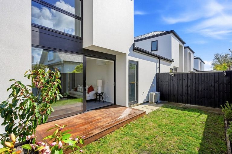 Photo of property in 2/233 Edgeware Road, Edgeware, Christchurch, 8013