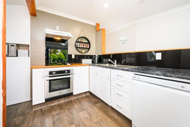 Photo of property in 3 Flower Street, Bulls, 4818