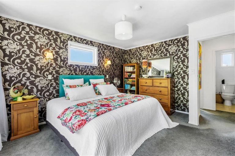 Photo of property in 1100a Whangaparaoa Road, Tindalls Beach, Whangaparaoa, 0930