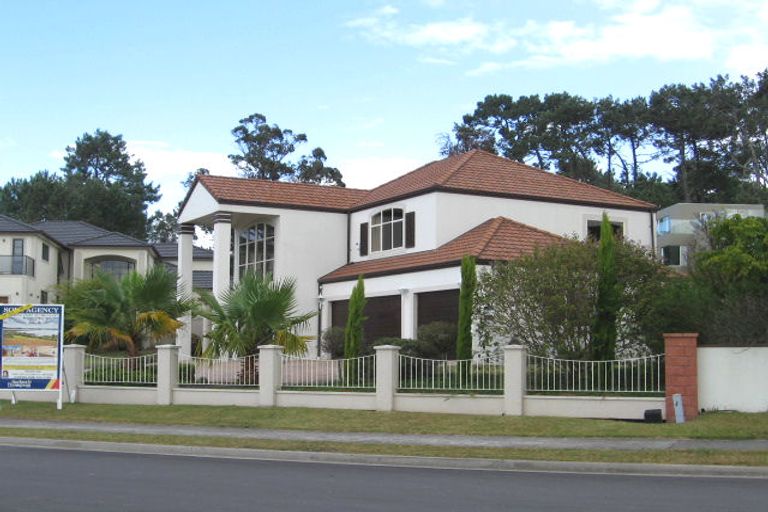 Photo of property in 21 Mansion Court, West Harbour, Auckland, 0618