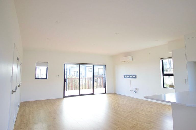 Photo of property in 11a Putiputi Way, Papakura, 2110