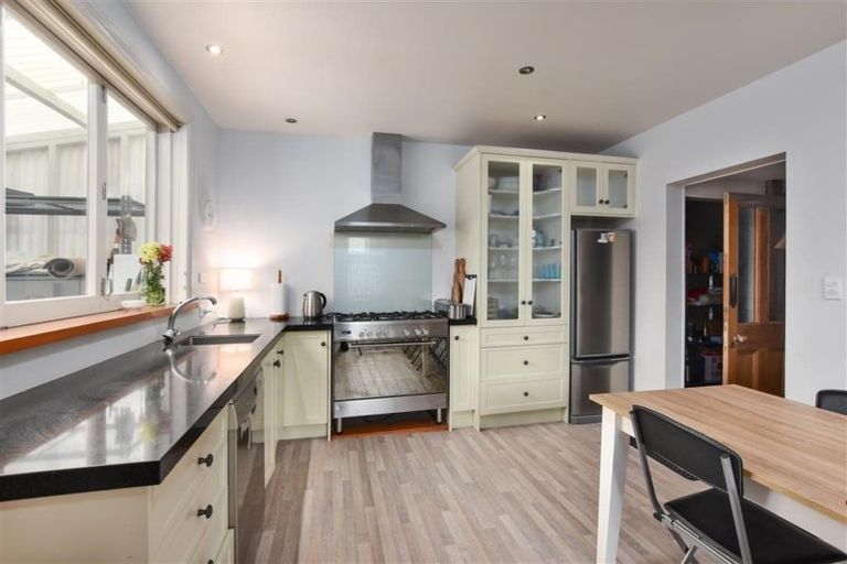 Photo of property in 30 Russell Street, Stanley Point, Auckland, 0624