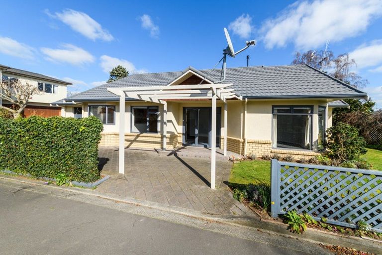 Photo of property in 14 Winston Avenue, Hokowhitu, Palmerston North, 4410
