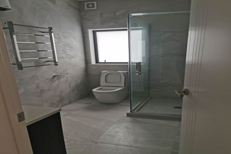 Photo of property in 10 Taurikura Way, Fairview Heights, Auckland, 0632