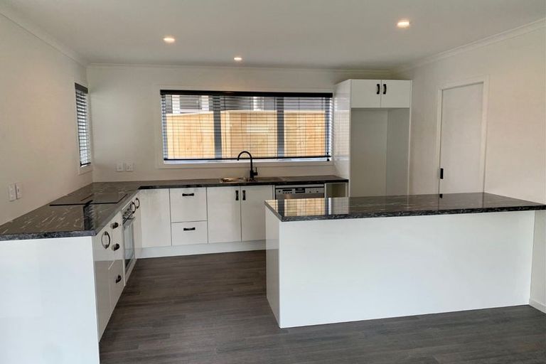 Photo of property in 5 Hollard Grove, Avalon, Lower Hutt, 5011