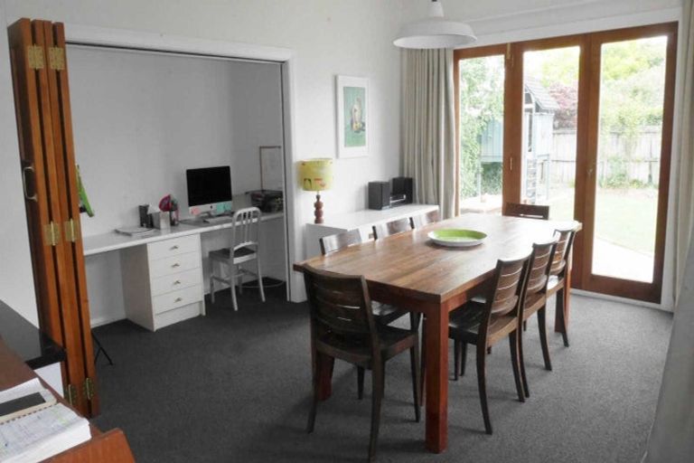 Photo of property in 22 Saint Andrews Square, Strowan, Christchurch, 8052