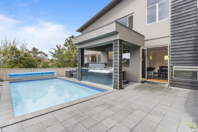 Photo of property in 73 Waldorf Crescent, Orewa, 0931