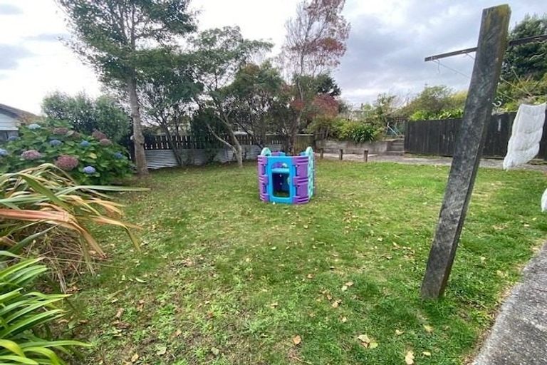 Photo of property in 2/24 Bell Street, Tawa, Wellington, 5028
