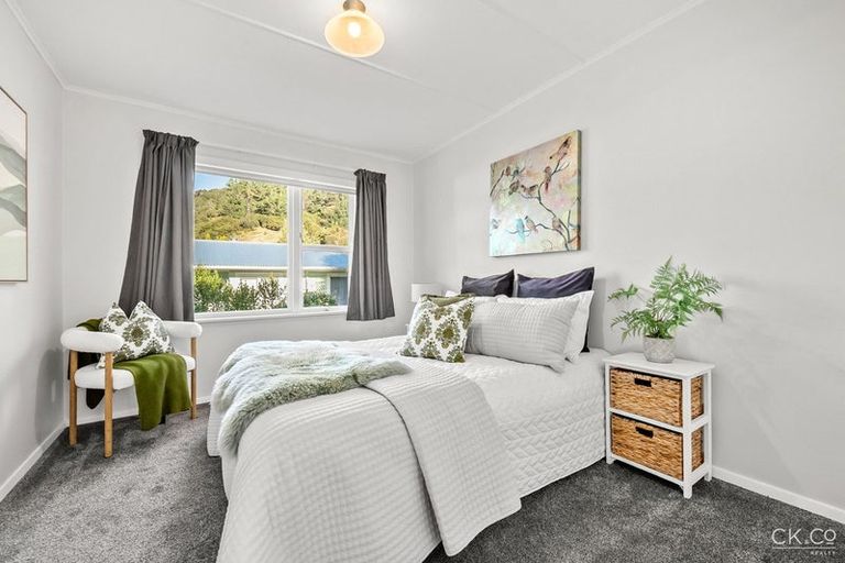 Photo of property in 5 Reid Road, Wainuiomata, Lower Hutt, 5014