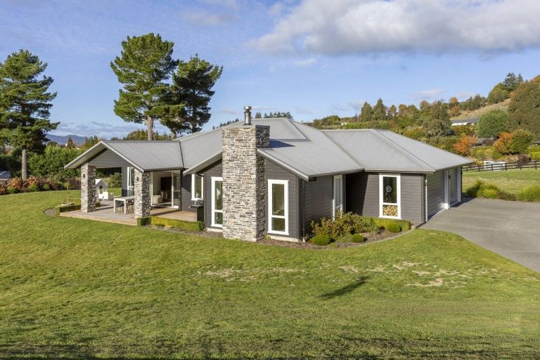 Photo of property in 7 Lochinvar Lane, Acacia Bay, Taupo, 3385