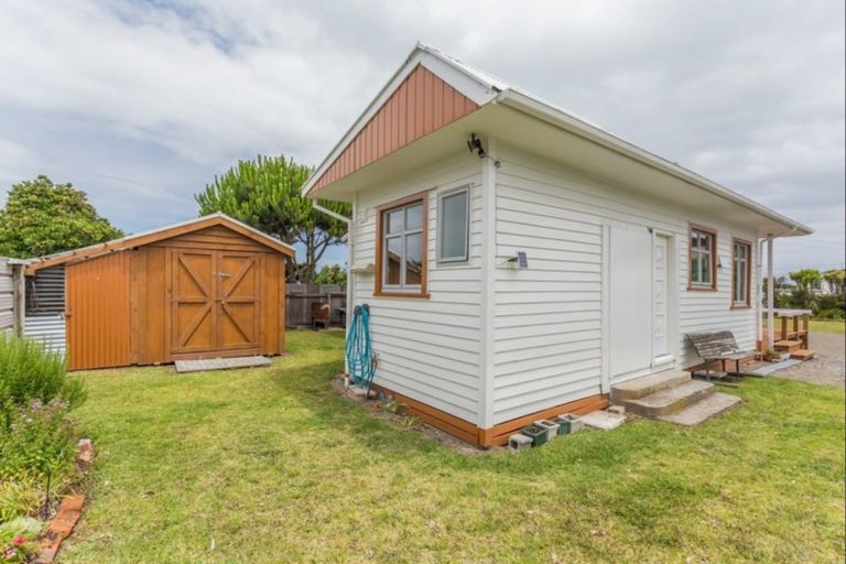 Photo of property in 23 Raukawa Street, Himatangi Beach, Foxton, 4891