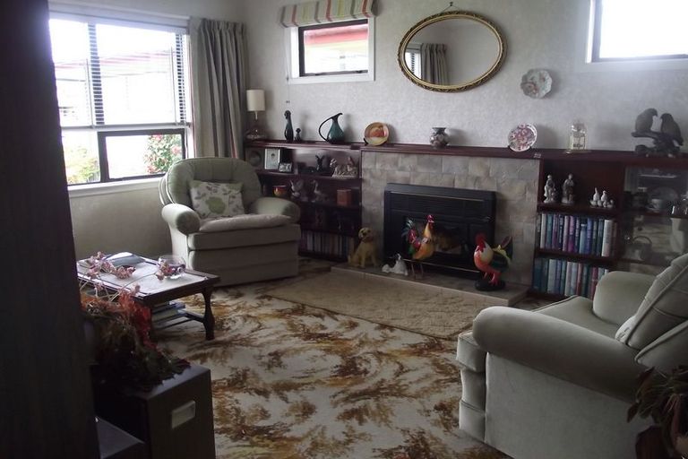 Photo of property in 7 Moreton Road, Carterton, 5713