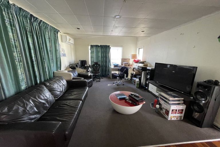 Photo of property in 162 Edmonton Road, Te Atatu South, Auckland, 0610